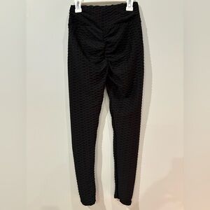Viral black textured leggings